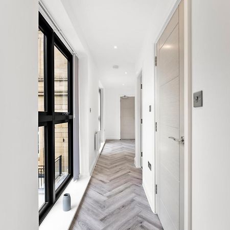 Stylish Large Leeds Apartment - Parking Bagian luar foto