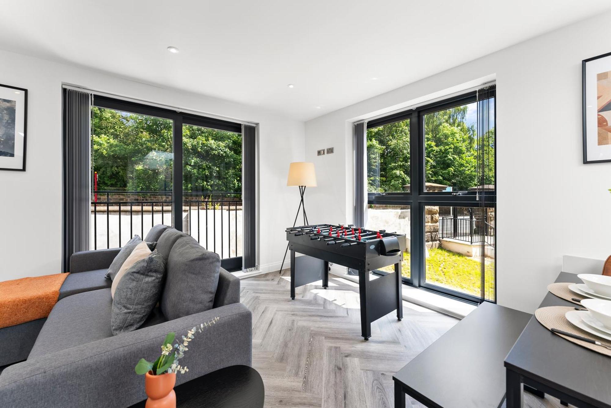 Stylish Large Leeds Apartment - Parking Bagian luar foto