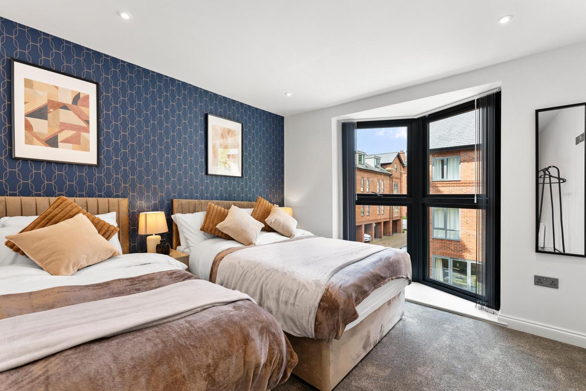 Stylish Large Leeds Apartment - Parking Bagian luar foto