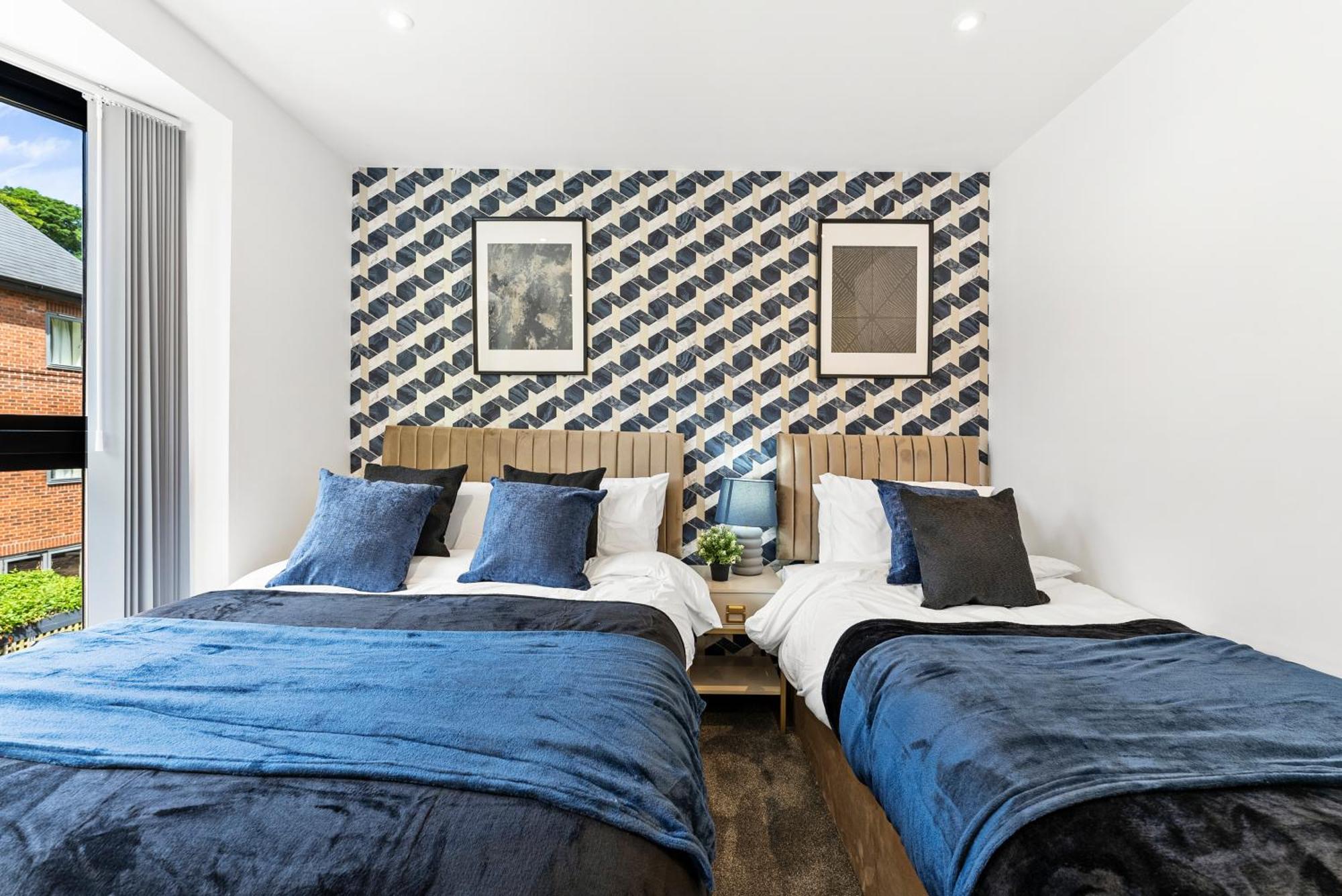 Stylish Large Leeds Apartment - Parking Bagian luar foto