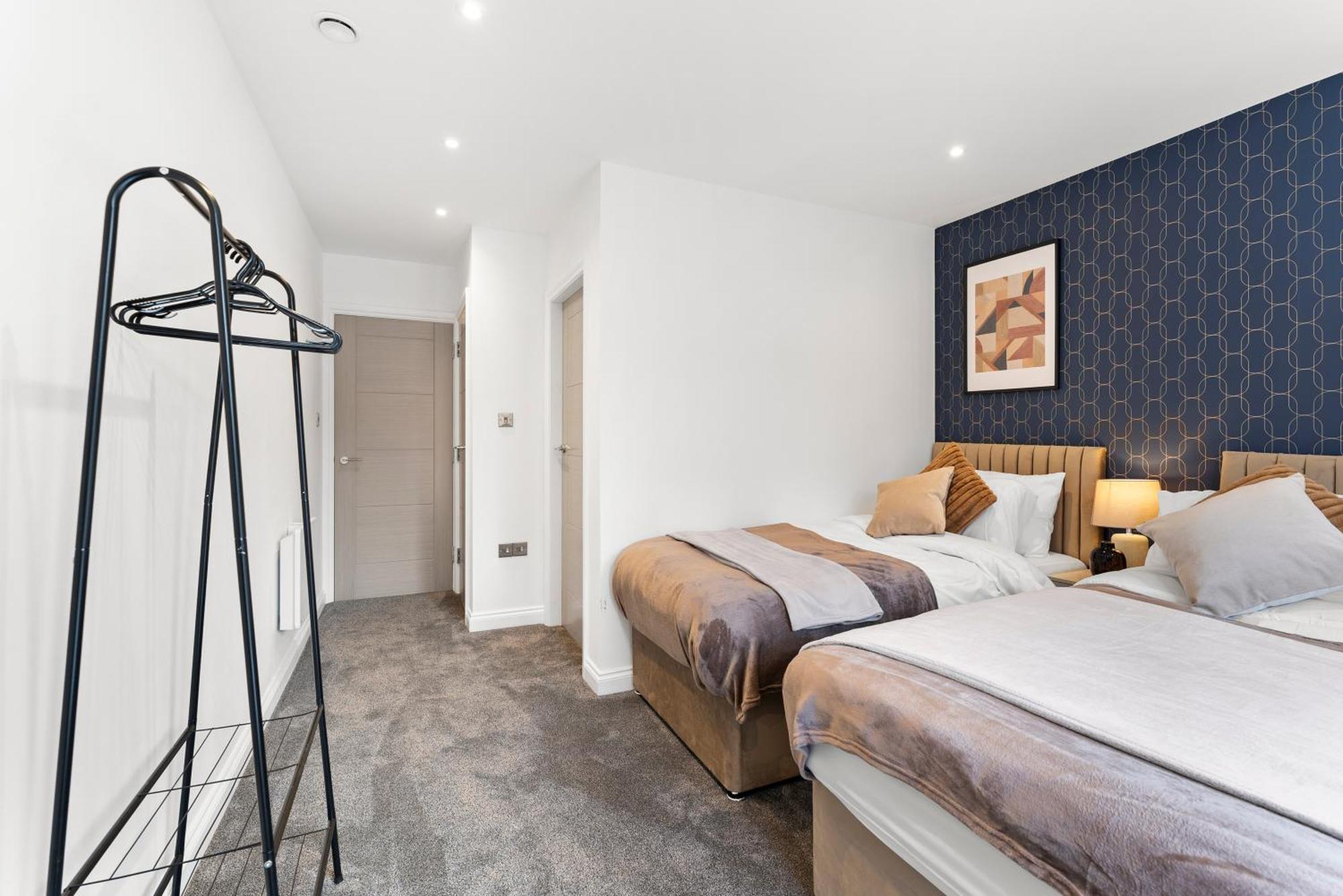 Stylish Large Leeds Apartment - Parking Bagian luar foto