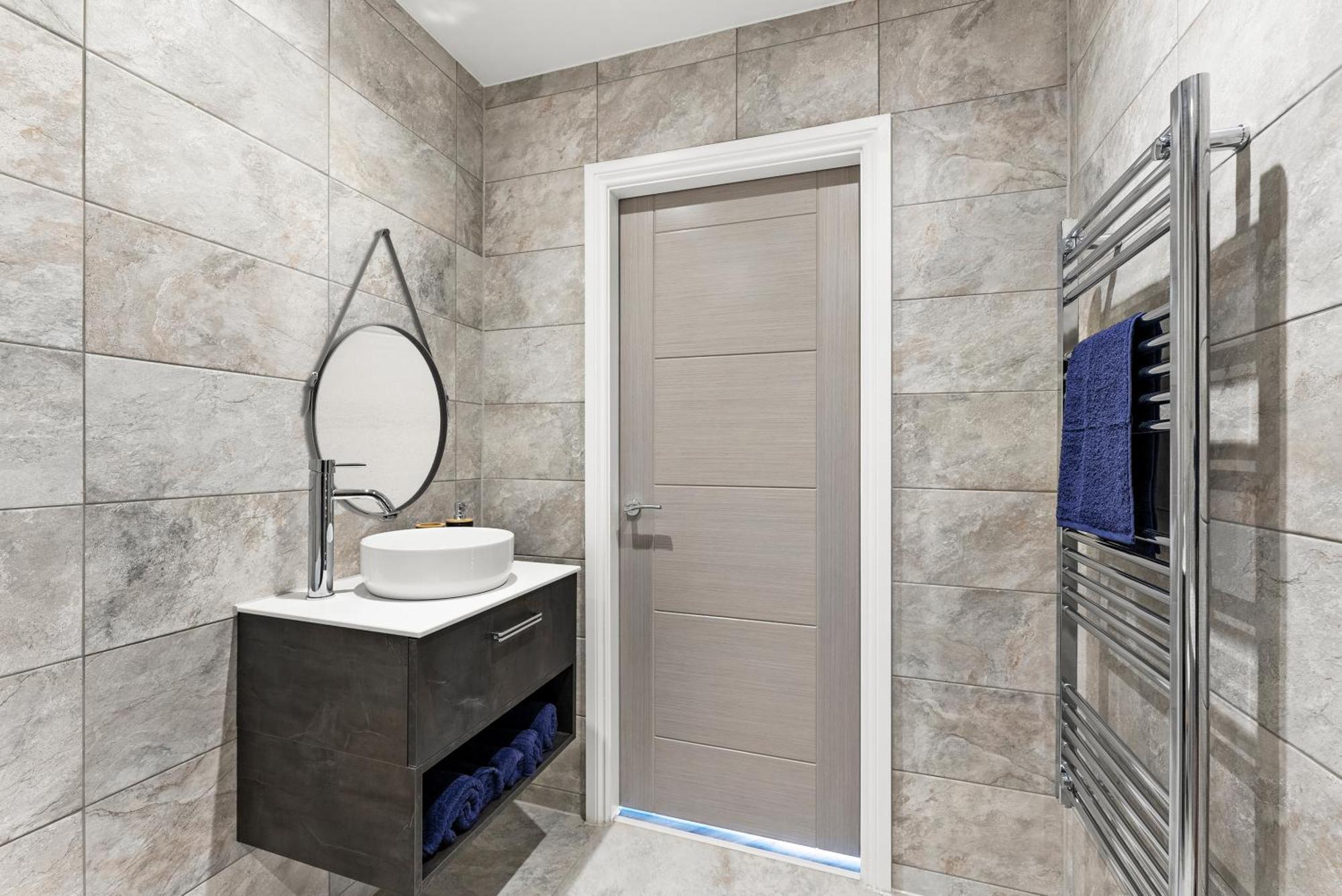 Stylish Large Leeds Apartment - Parking Bagian luar foto