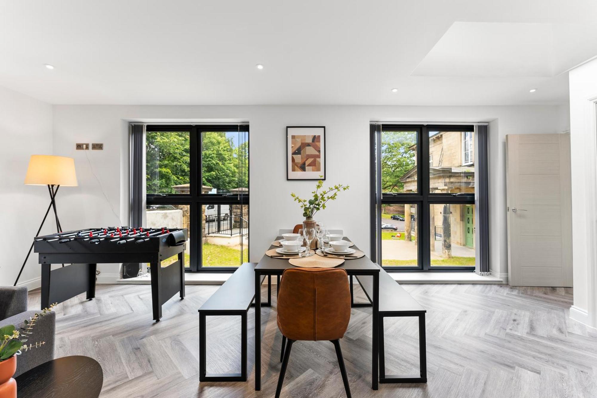 Stylish Large Leeds Apartment - Parking Bagian luar foto